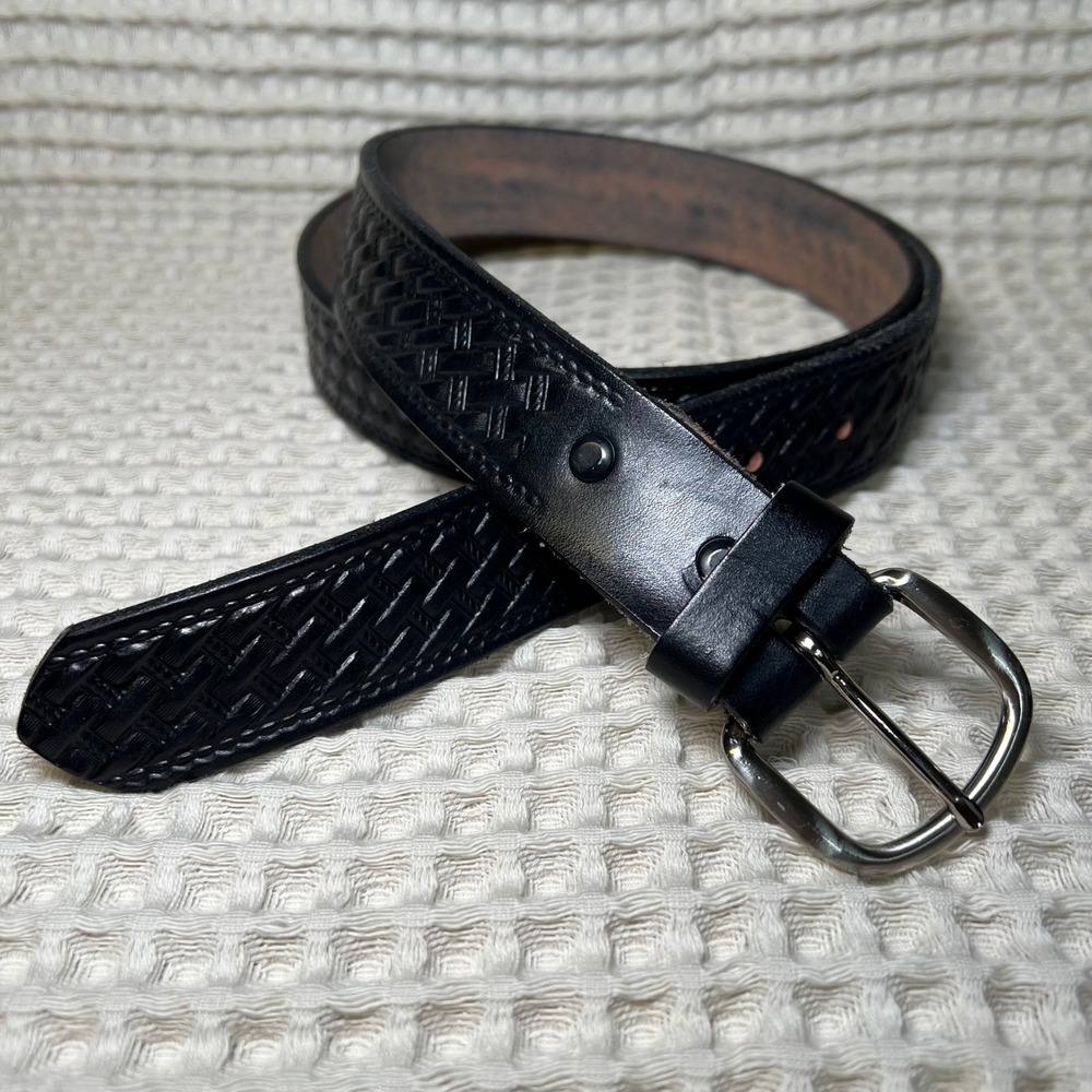 Black Leather Basketweave Embossed Belt Silver Buckle Men's Size 44‎